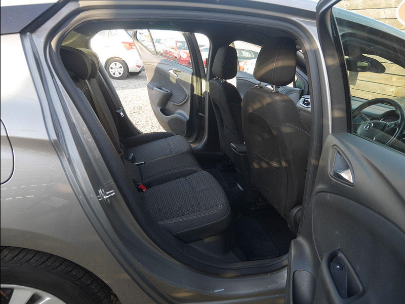 Vauxhall Astra 1.6 CDTi BlueInjection SRi Hatchback 5dr Diesel Manual Euro 6 (s/s) (136 ps) 5dr Manual 2025