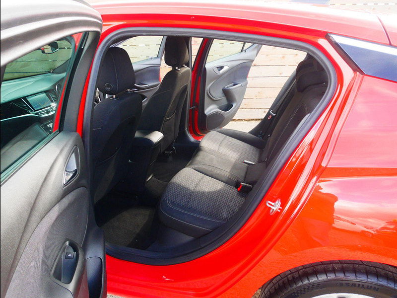 Vauxhall Astra 1.6 CDTi BlueInjection SRi Nav Hatchback 5dr Diesel Manual Euro 6 (s/s) (136 ps) 5dr Manual 2026