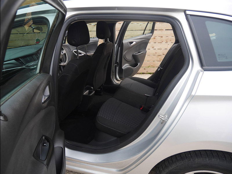 Vauxhall Astra 1.6 CDTi ecoFLEX Design Sports Tourer Euro 6 (s/s) 5dr 5dr Manual 2025