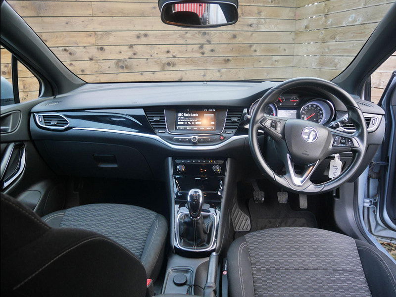 Vauxhall Astra 1.6 CDTi ecoTEC BlueInjection SRi Hatchback 5dr Diesel Manual Euro 6 (110 ps) 5dr Manual 2026