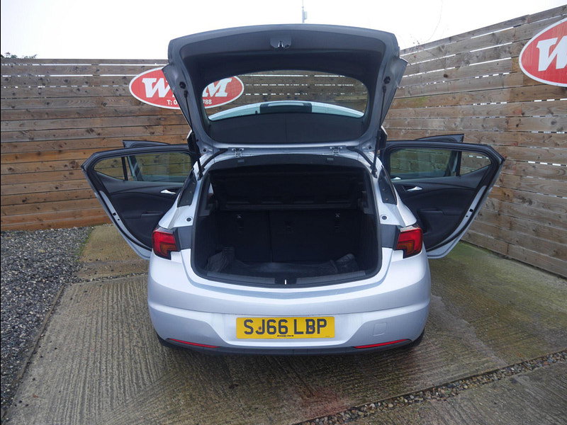 Vauxhall Astra 1.6 CDTi ecoTEC BlueInjection SRi Hatchback 5dr Diesel Manual Euro 6 (110 ps) 5dr Manual 2026