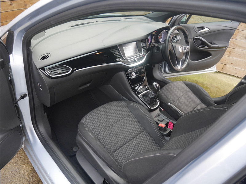 Vauxhall Astra 1.6 CDTi ecoTEC BlueInjection SRi Hatchback 5dr Diesel Manual Euro 6 (110 ps) 5dr Manual 2026