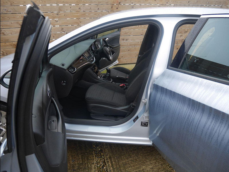 Vauxhall Astra 1.6 CDTi ecoTEC BlueInjection SRi Hatchback 5dr Diesel Manual Euro 6 (110 ps) 5dr Manual 2026