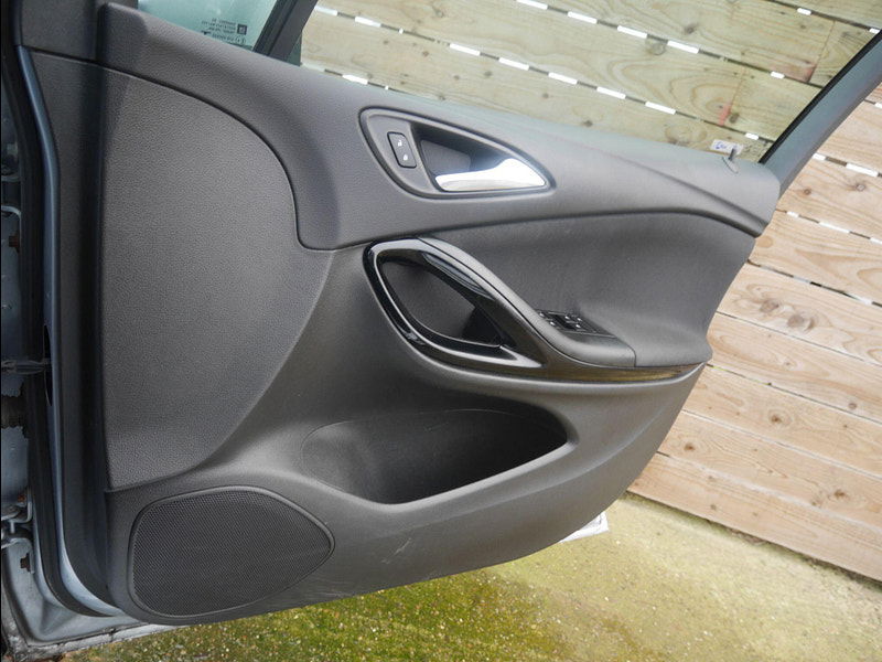 Vauxhall Astra 1.6 CDTi ecoTEC BlueInjection SRi Hatchback 5dr Diesel Manual Euro 6 (110 ps) 5dr Manual 2026