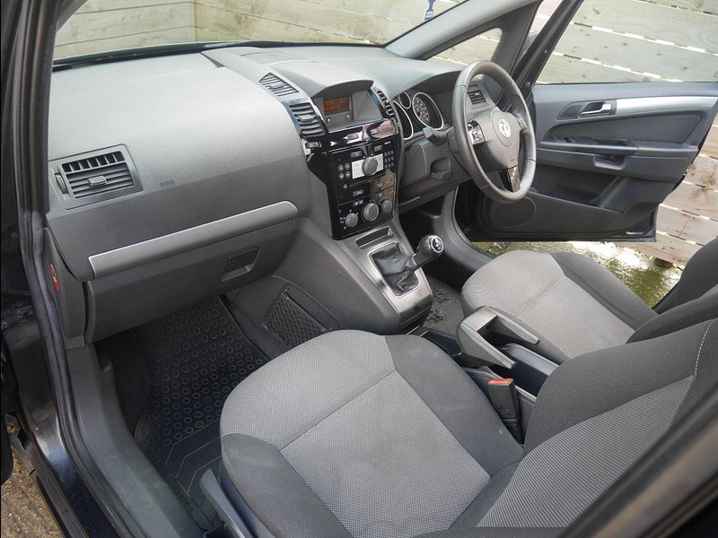 Vauxhall Zafira 1.6 16V Exclusiv MPV 5dr Petrol Manual Euro 5 (115 ps) 5dr Manual 2026