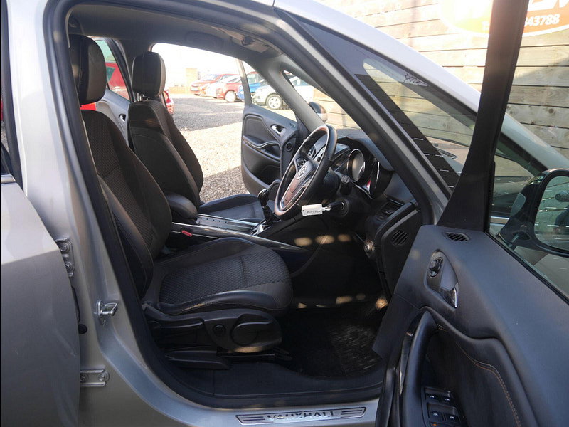 Vauxhall Zafira Tourer 1.4i Turbo SE MPV 5dr Petrol Manual Euro 6 (140 ps) 5dr Manual 2026