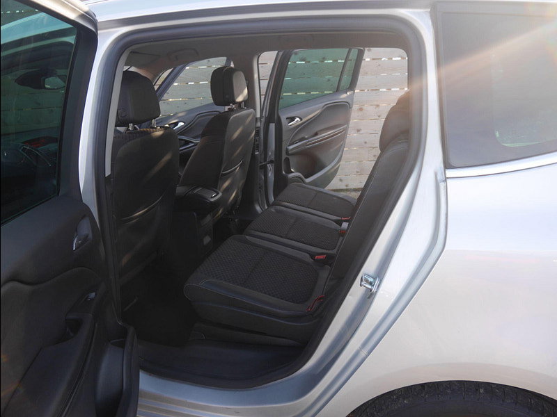 Vauxhall Zafira Tourer 1.4i Turbo SE MPV 5dr Petrol Manual Euro 6 (140 ps) 5dr Manual 2026