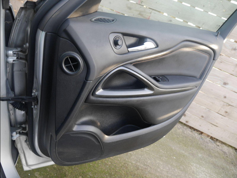 Vauxhall Zafira Tourer 1.4i Turbo SE MPV 5dr Petrol Manual Euro 6 (140 ps) 5dr Manual 2026