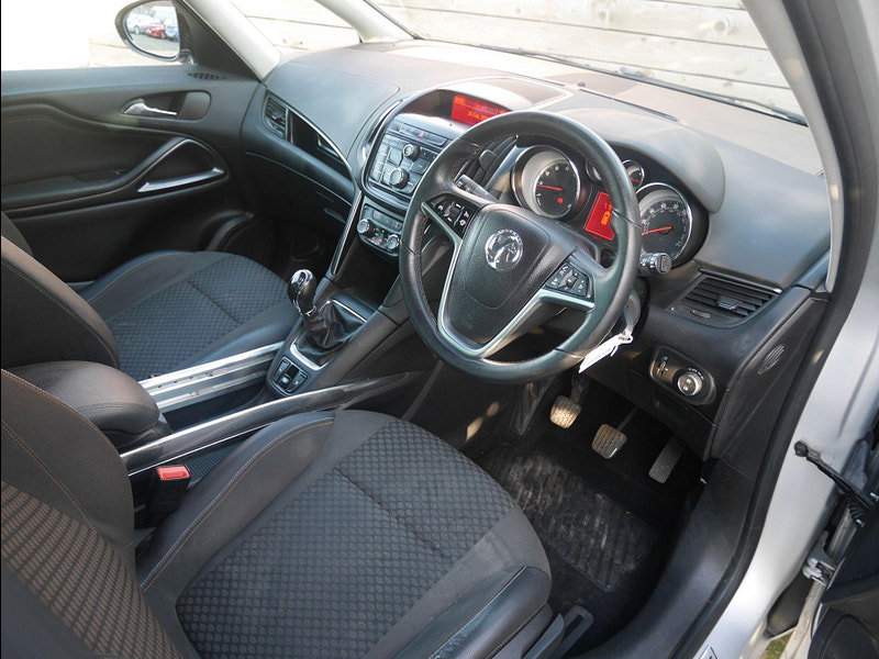 Vauxhall Zafira Tourer 1.4i Turbo SE MPV 5dr Petrol Manual Euro 6 (140 ps) 5dr Manual 2026