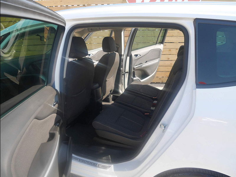 Vauxhall Zafira Tourer 2.0 CDTi SRi Euro 6 (s/s) 5dr 5dr Manual 2025