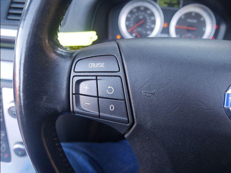 Volvo C70 2.0D SE Lux Convertible 2dr Diesel Manual Euro 4 (136 ps) 2dr Manual 2026