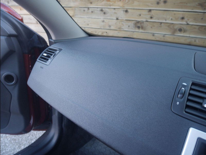 Volvo C70 2.0D SE Lux Convertible 2dr Diesel Manual Euro 4 (136 ps) 2dr Manual 2026