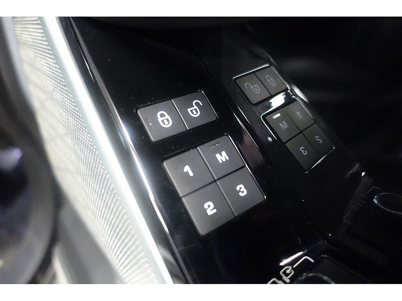 Land Rover Range Rover Velar 3.0 SD6 V6 R-Dynamic HSE SUV 5dr Diesel Auto 4WD Euro 6 (s/s) (300 ps) 5dr Automatic 2025