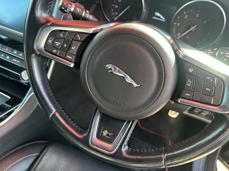 Jaguar XF 2.0L R-Sport D Auto Saloon 4dr Diesel Automatic Euro 6 (177 bhp) 4dr Automatic 2025