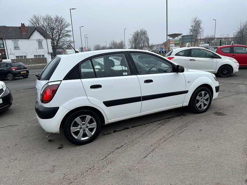 Kia Rio 1.4 Hatchback 5dr Petrol Manual (139 g/km, 95 bhp) 5dr Manual 2026
