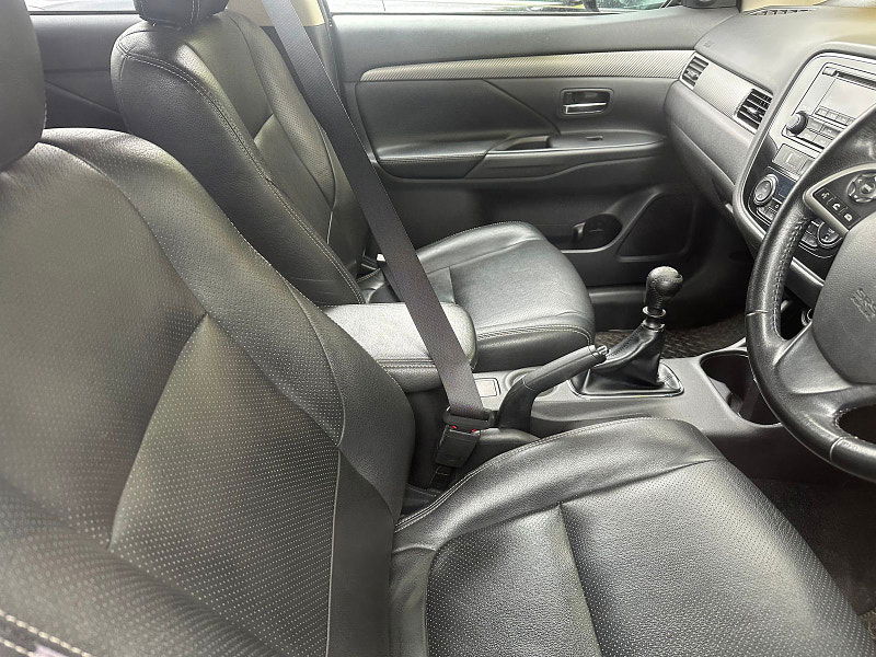 Mitsubishi Outlander 2.3L GX 3 DI-D SUV 5dr Diesel Manual Euro 5 (147 bhp) 5dr Manual 2025