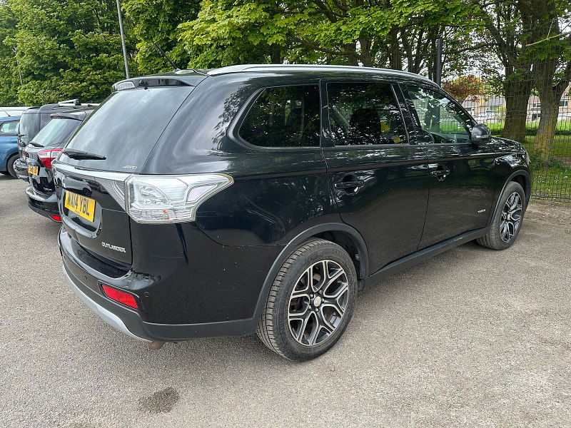 Mitsubishi Outlander 2.3L GX 3 DI-D SUV 5dr Diesel Manual Euro 5 (147 bhp) 5dr Manual 2025