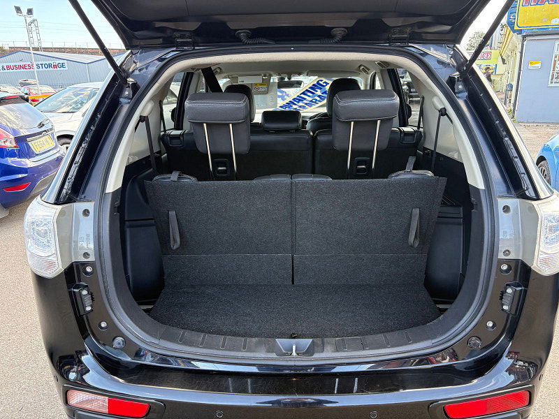 Mitsubishi Outlander 2.3L GX 3 DI-D SUV 5dr Diesel Manual Euro 5 (147 bhp) 5dr Manual 2025