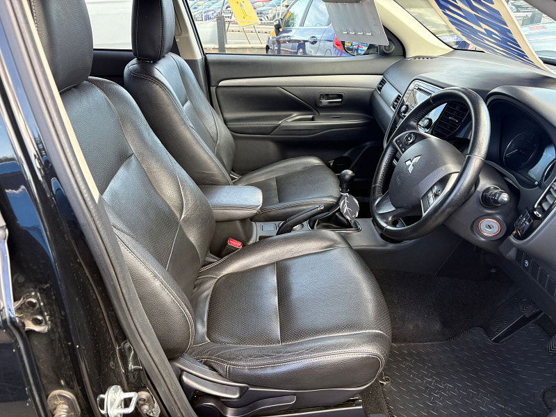 Mitsubishi Outlander 2.3L GX 3 DI-D SUV 5dr Diesel Manual Euro 5 (147 bhp) 5dr Manual 2025