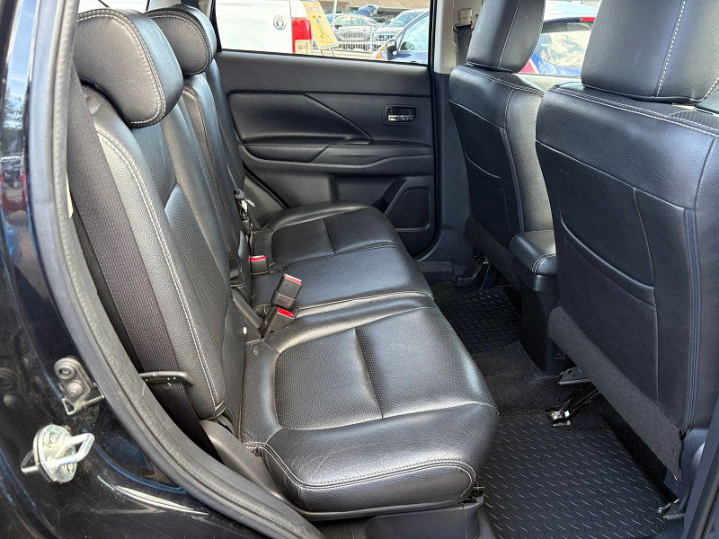 Mitsubishi Outlander 2.3L GX 3 DI-D SUV 5dr Diesel Manual Euro 5 (147 bhp) 5dr Manual 2025