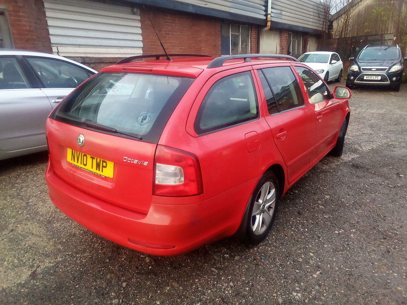Skoda Octavia 1.6L Elegance TDI CR Estate 5dr Diesel Manual Euro 4 (103 bhp) 5dr Manual 2025