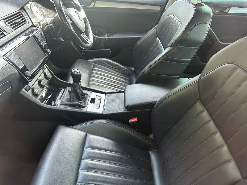 Skoda Superb 2.0L SE L Executive TDI Hatchback 5dr Diesel Manual Euro 6 (148 bhp) 5dr Manual 2025