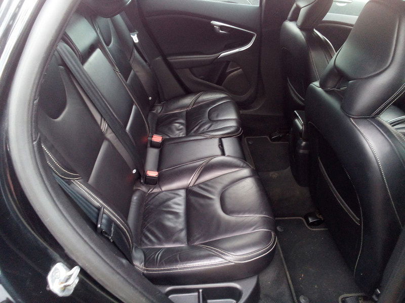 Volvo V40 1.6L R-Design D2 Hatchback 5dr Diesel Manual Euro 5 (113 bhp) 5dr Manual 2025