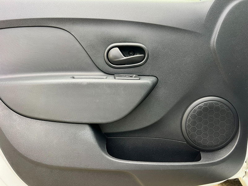 Dacia Sandero 1.0 SCe Ambiance Euro 6 5dr 5dr Manual 2025