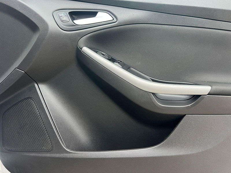 Ford Focus 1.6 TDCi Zetec Euro 5 (s/s) 5dr 5dr Manual 2025