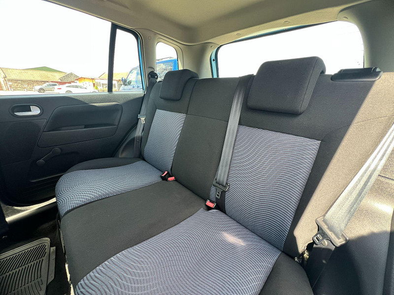 Ford Fusion 1.6 Zetec 5dr 5dr Automatic 2025