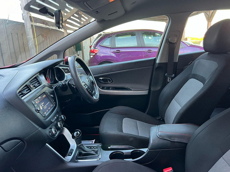 Kia Ceed 1.6 CRDi 2 DCT Euro 6 (s/s) 5dr 5dr Automatic 2025