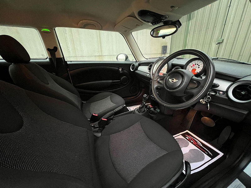 MINI Clubman 1.6 Cooper Auto Euro 6 5dr 5dr Automatic 2025