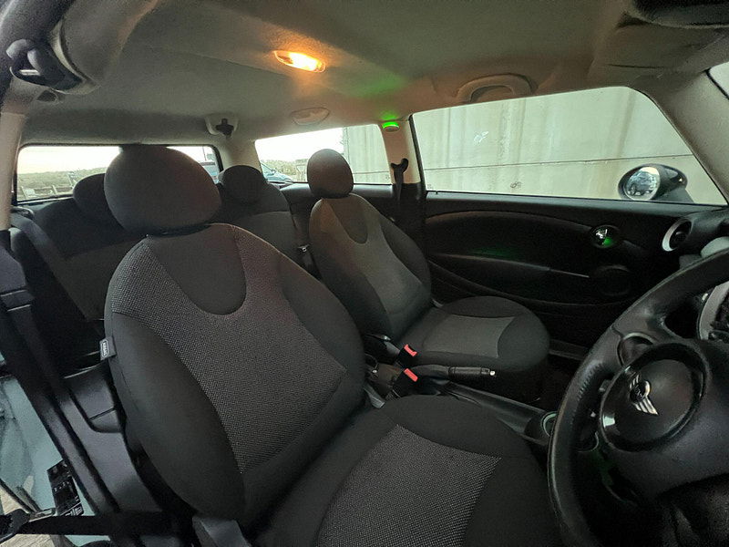 MINI Clubman 1.6 Cooper Auto Euro 6 5dr 5dr Automatic 2025