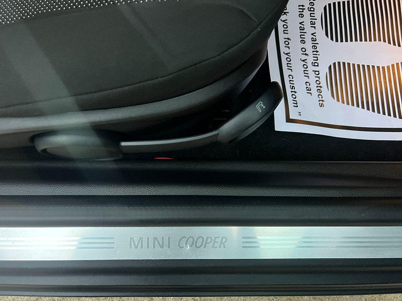 MINI Clubman 1.6 Cooper Auto Euro 6 5dr 5dr Automatic 2025