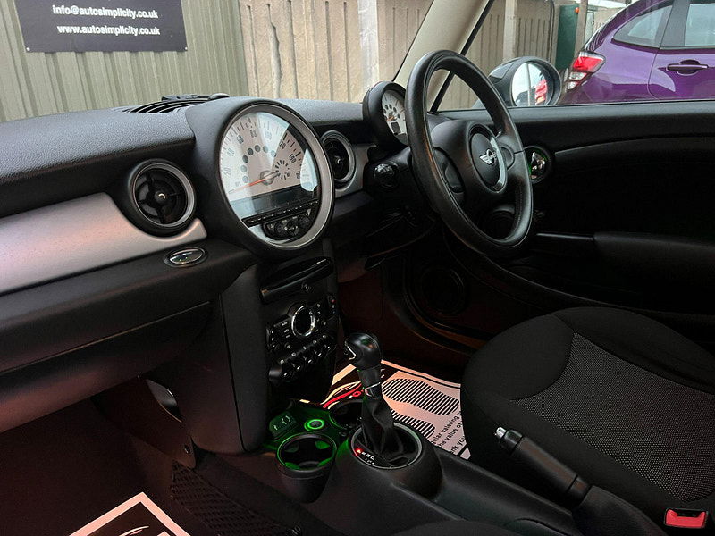 MINI Clubman 1.6 Cooper Auto Euro 6 5dr 5dr Automatic 2025