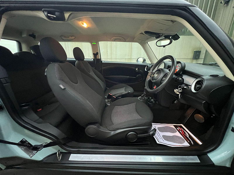 MINI Clubman 1.6 Cooper Auto Euro 6 5dr 5dr Automatic 2025