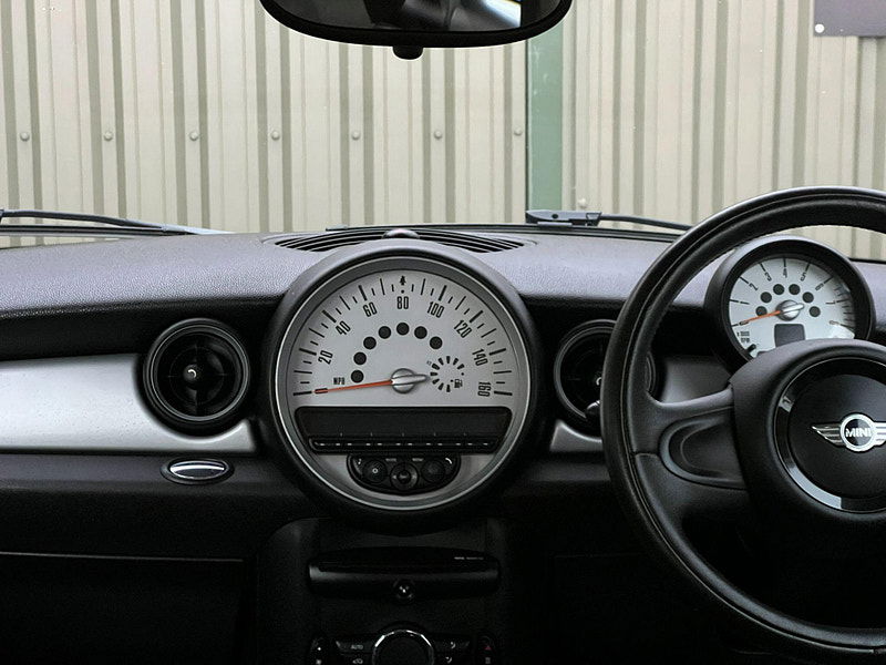 MINI Clubman 1.6 Cooper Auto Euro 6 5dr 5dr Automatic 2025