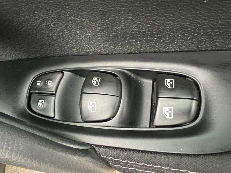 Nissan Qashqai 1.2 DIG-T N-Connecta Euro 6 (s/s) 5dr 5dr Manual 2025