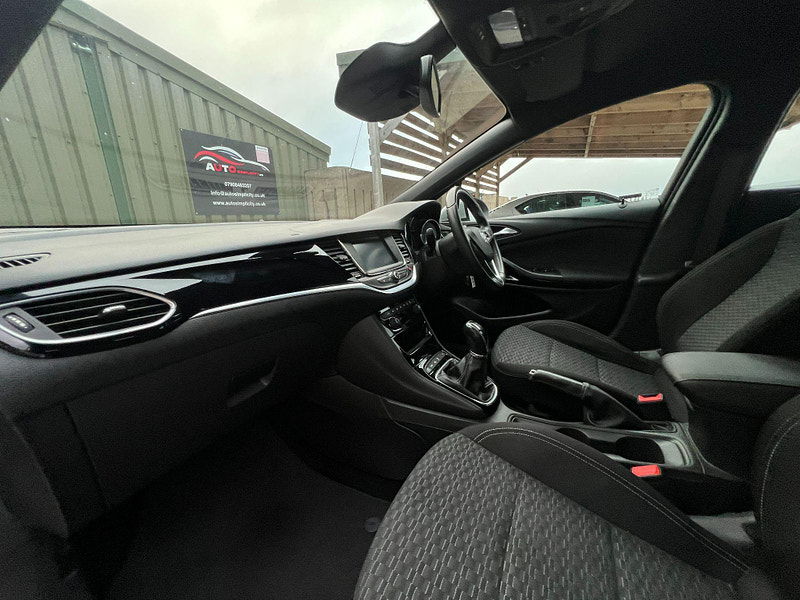 Vauxhall Astra 1.6 CDTi BlueInjection SRi Sports Tourer Euro 6 (s/s) 5dr 5dr Manual 2025