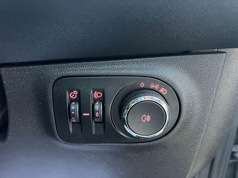 Vauxhall Corsa 1.4i ecoTEC Sport Euro 6 3dr 3dr Manual 2025