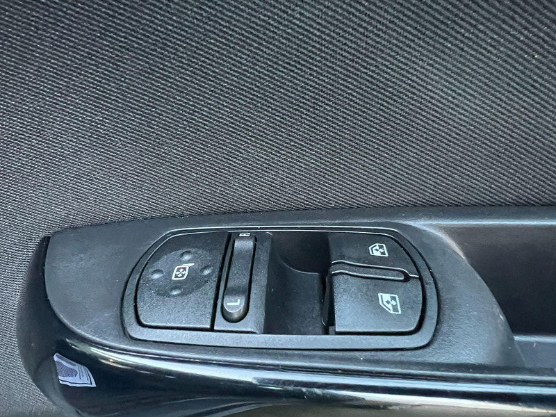 Vauxhall Corsa 1.4i ecoTEC Sport Euro 6 3dr 3dr Manual 2025