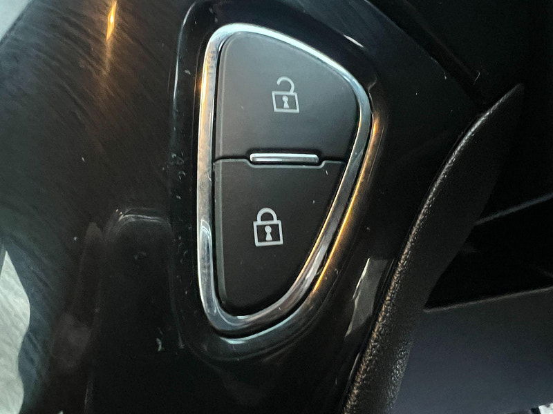 Vauxhall Corsa 1.4i ecoTEC Sport Euro 6 3dr 3dr Manual 2025