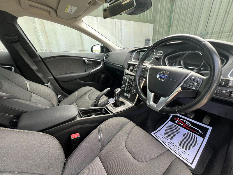 Volvo V40 Cross Country 1.6 D2 SE Nav Euro 5 (s/s) 5dr 5dr Manual 2025