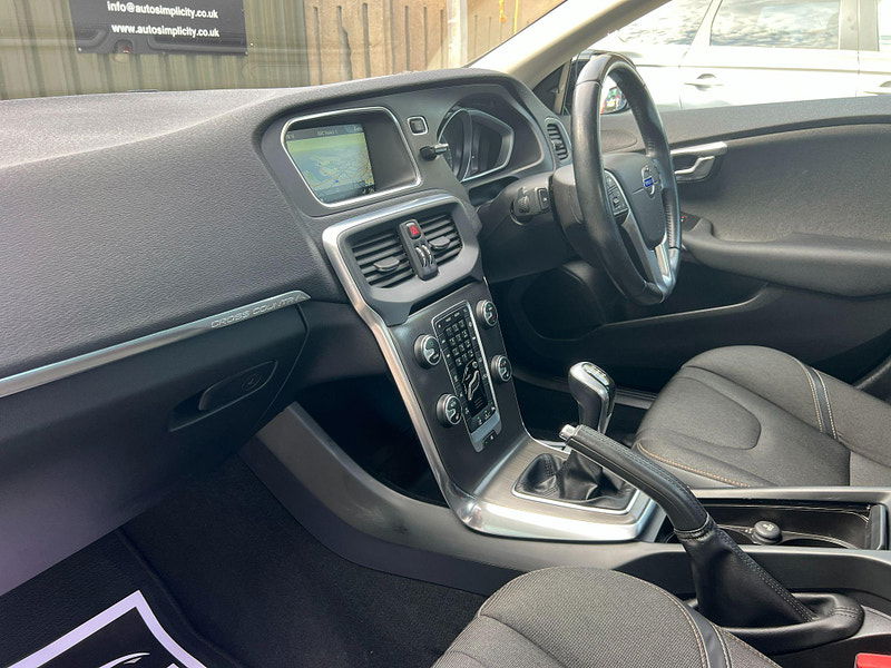 Volvo V40 Cross Country 1.6 D2 SE Nav Euro 5 (s/s) 5dr 5dr Manual 2025