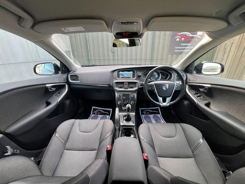 Volvo V40 Cross Country 1.6 D2 SE Nav Euro 5 (s/s) 5dr 5dr Manual 2025