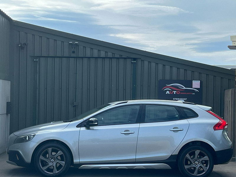 Volvo V40 Cross Country 1.6 D2 SE Nav Euro 5 (s/s) 5dr 5dr Manual 2025