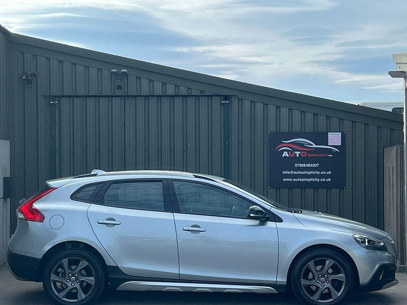 Volvo V40 Cross Country 1.6 D2 SE Nav Euro 5 (s/s) 5dr 5dr Manual 2025