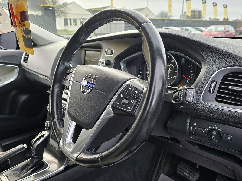 Volvo V40 1.6L D2 CROSS COUNTRY LUX  Hatchback 5dr Diesel Automatic Euro 5 (113 bhp)