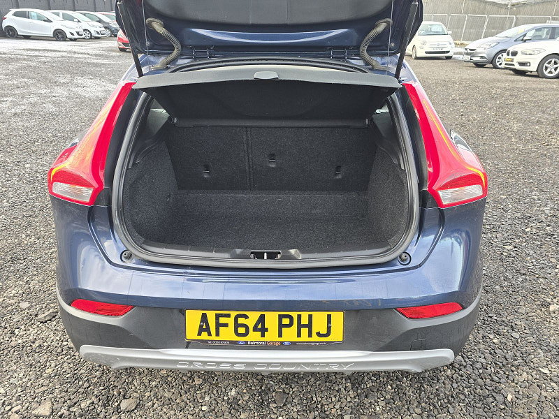 Volvo V40 1.6L D2 CROSS COUNTRY LUX  Hatchback 5dr Diesel Automatic Euro 5 (113 bhp)