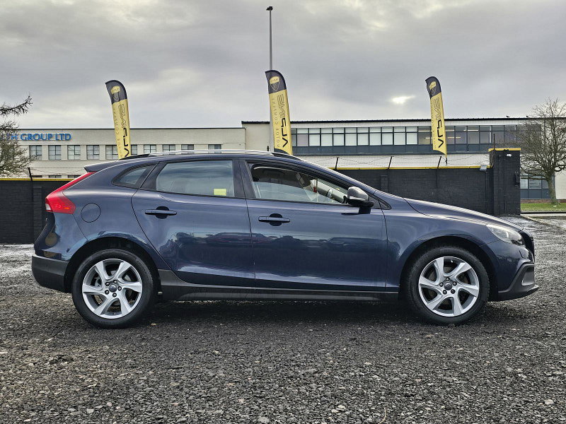 Volvo V40 1.6L D2 CROSS COUNTRY LUX  Hatchback 5dr Diesel Automatic Euro 5 (113 bhp)